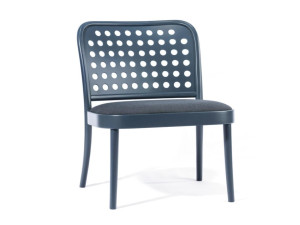 Деревянное кресло с мягким сиденьем