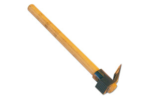 15503321 Универсальный топор для плотницких работ с гвоздодером и деревянной ручкой 430 гр 030902-430 SANTOOL