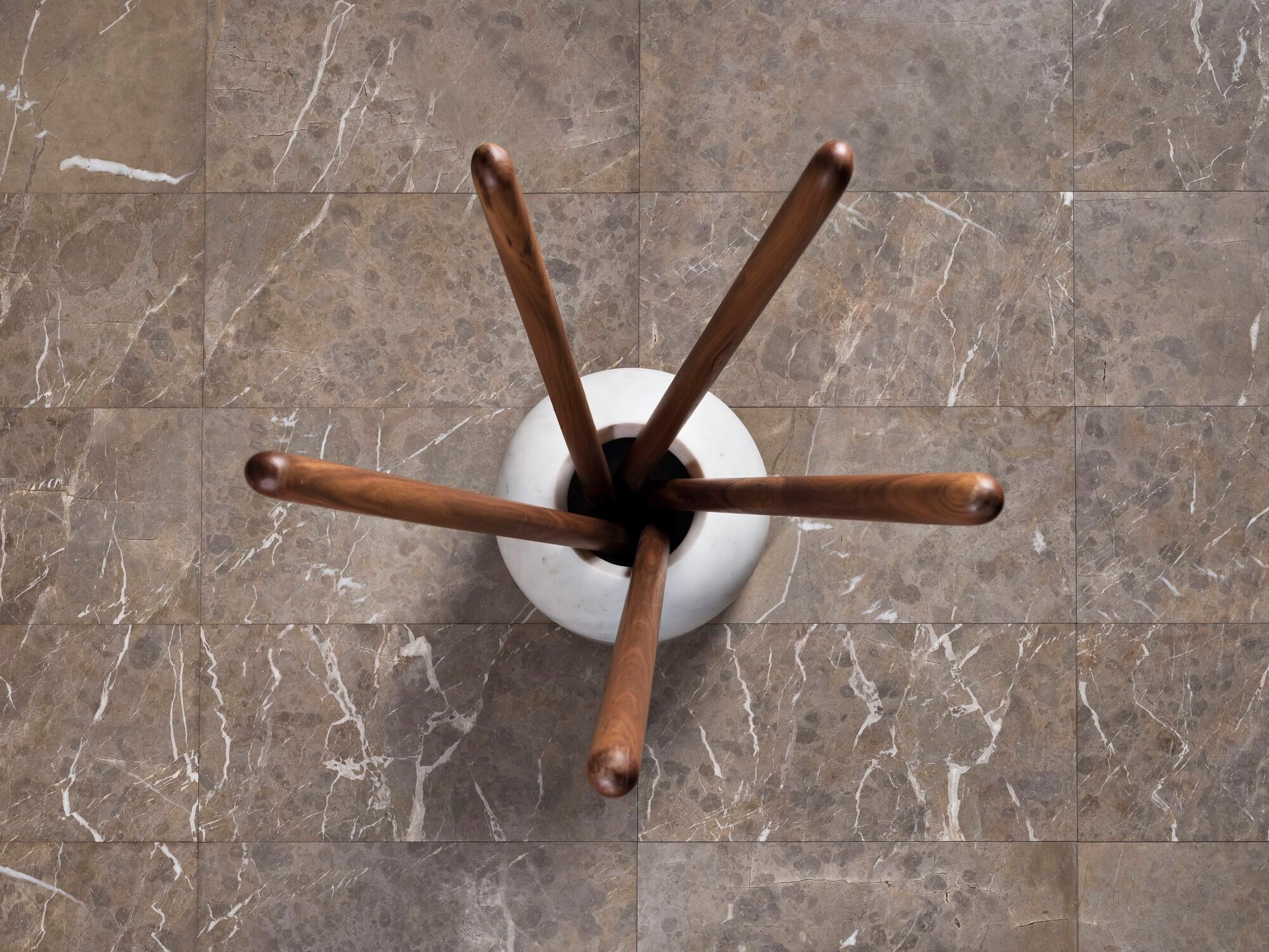 Напольная вешалка из дерева и мрамора LUCE DI CARRARA AROMA ARCH-00117793 - Вид №1