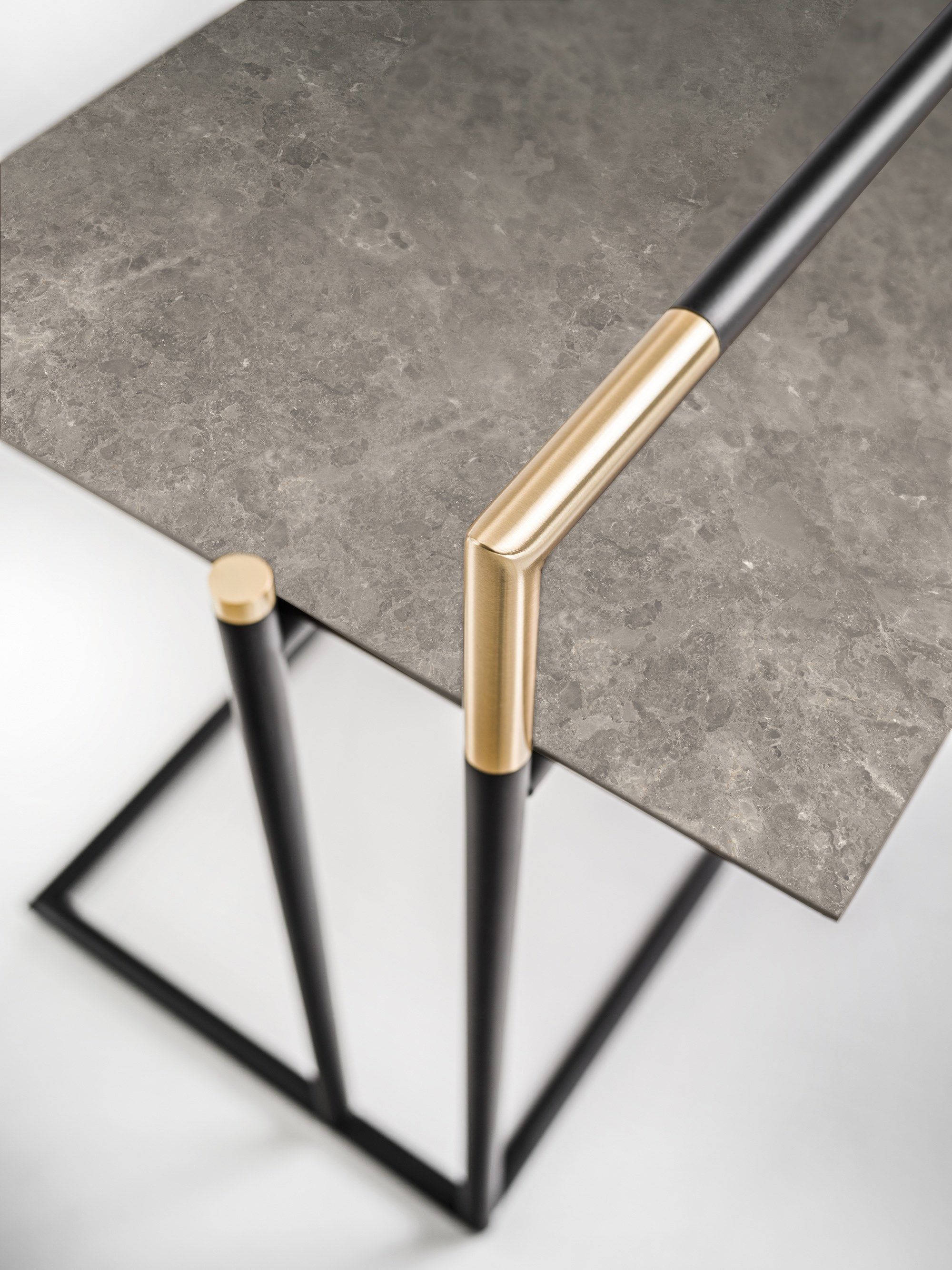 Сервировочный столик из керамогранита Frigerio Кевин ARCH-00053103 - Вид №1