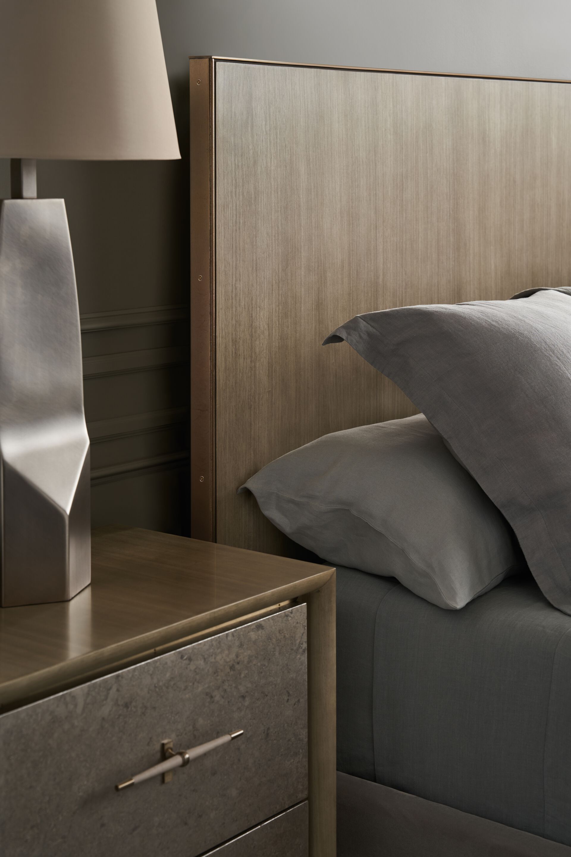 Двуспальная кровать из дерева и ткани с высоким изголовьем Caracole DREAM CHASER ARCH-00151391 - Вид №3