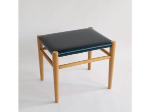 Стул с кожаным сиденьем