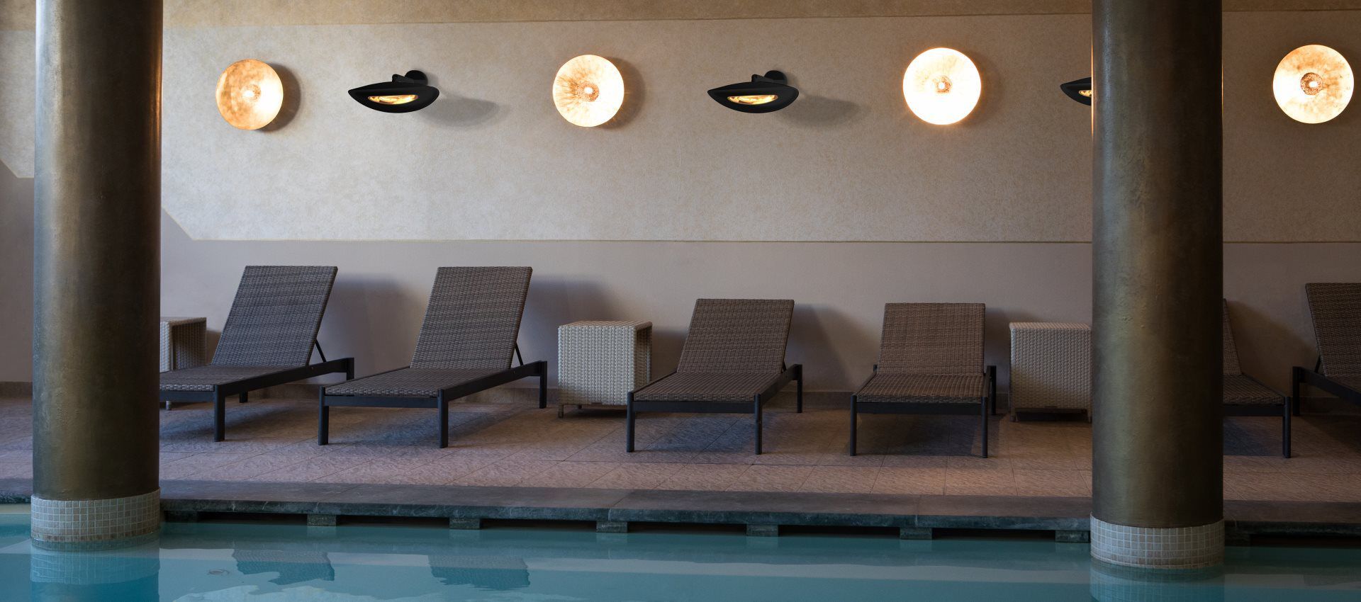 Литой алюминиевый настенный нагревательный светильник Phormalab Hotdoor ARCH-00082892 - Вид №1