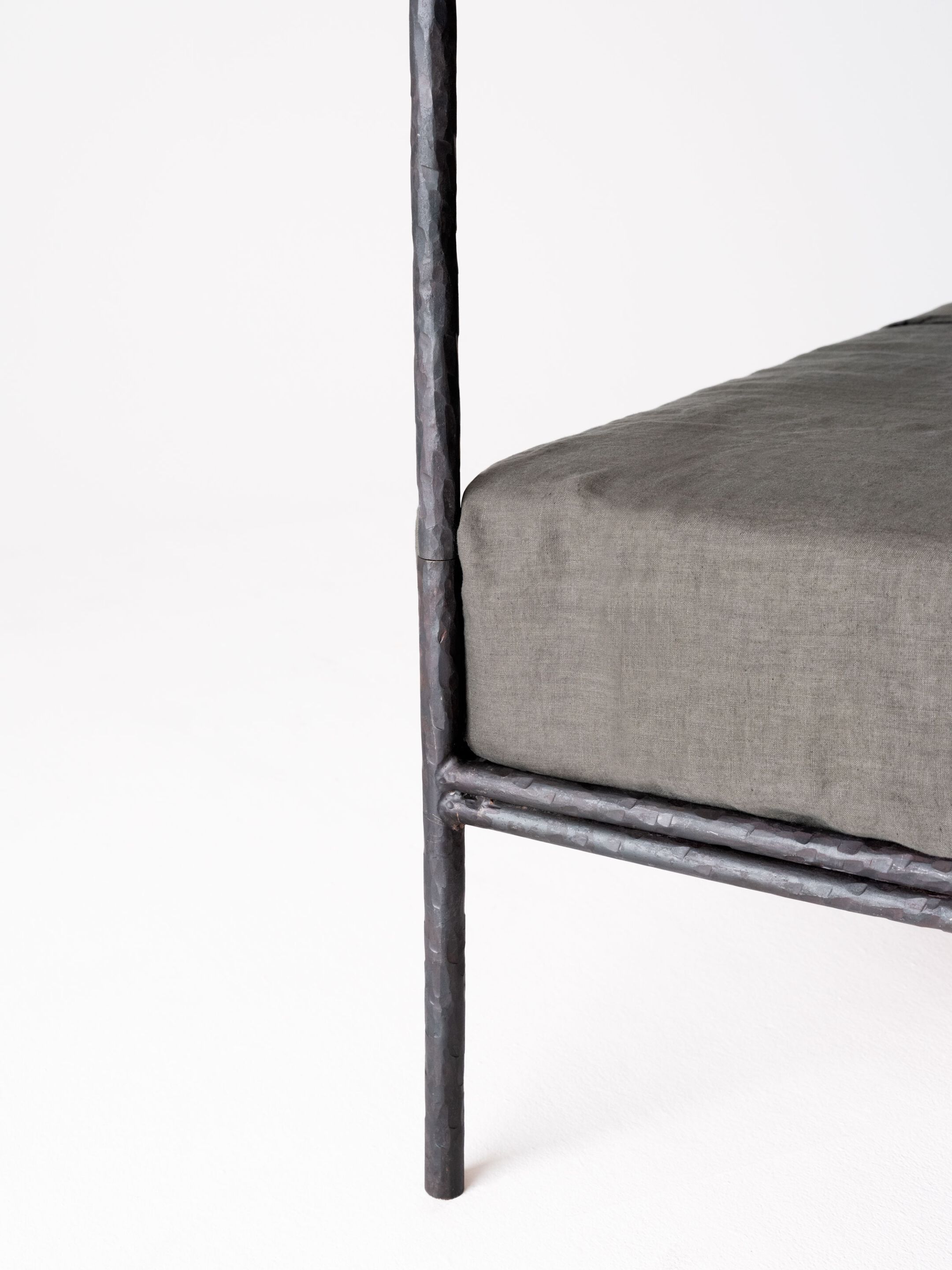 Двуспальная кровать из кованого железа с мягким изголовьем Lispi VELARIO ARCH-00020255 - Вид №3