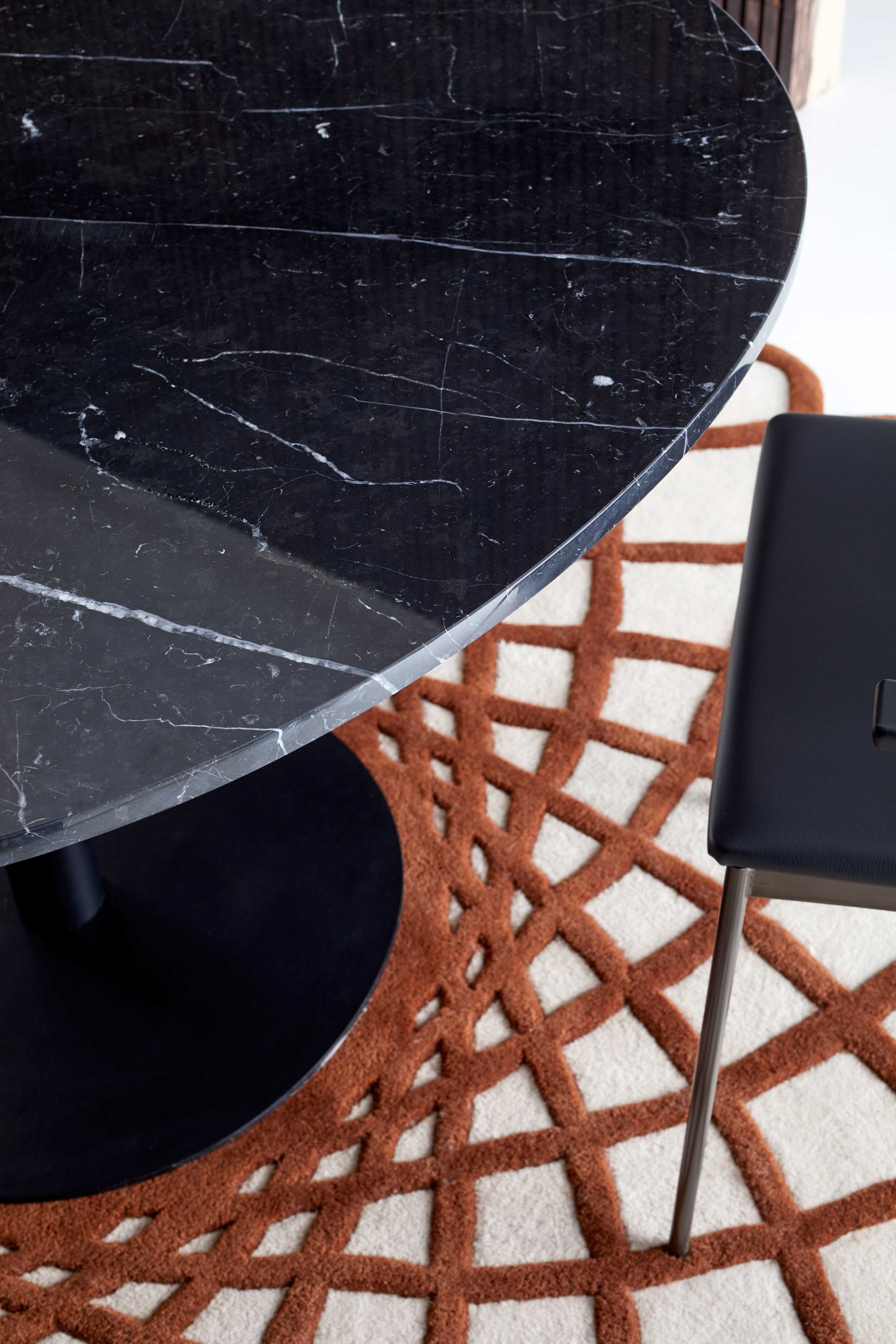 Круглый мраморный стол Punt NUCLEO MARBLE ARCH-00020672 - Вид №1