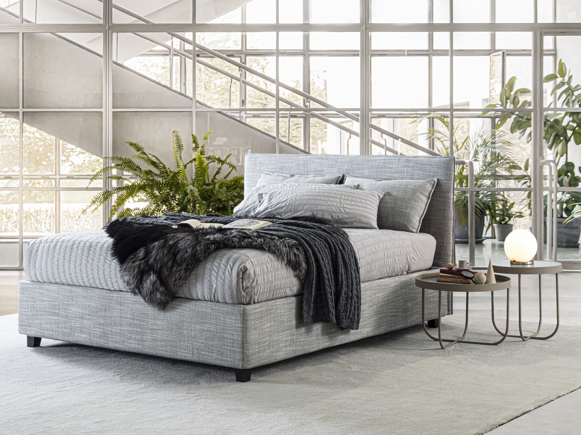 Съемная двуспальная кровать из ткани с мягким изголовьем GRUPPO FOX ночь Фокса ARCH-00003186