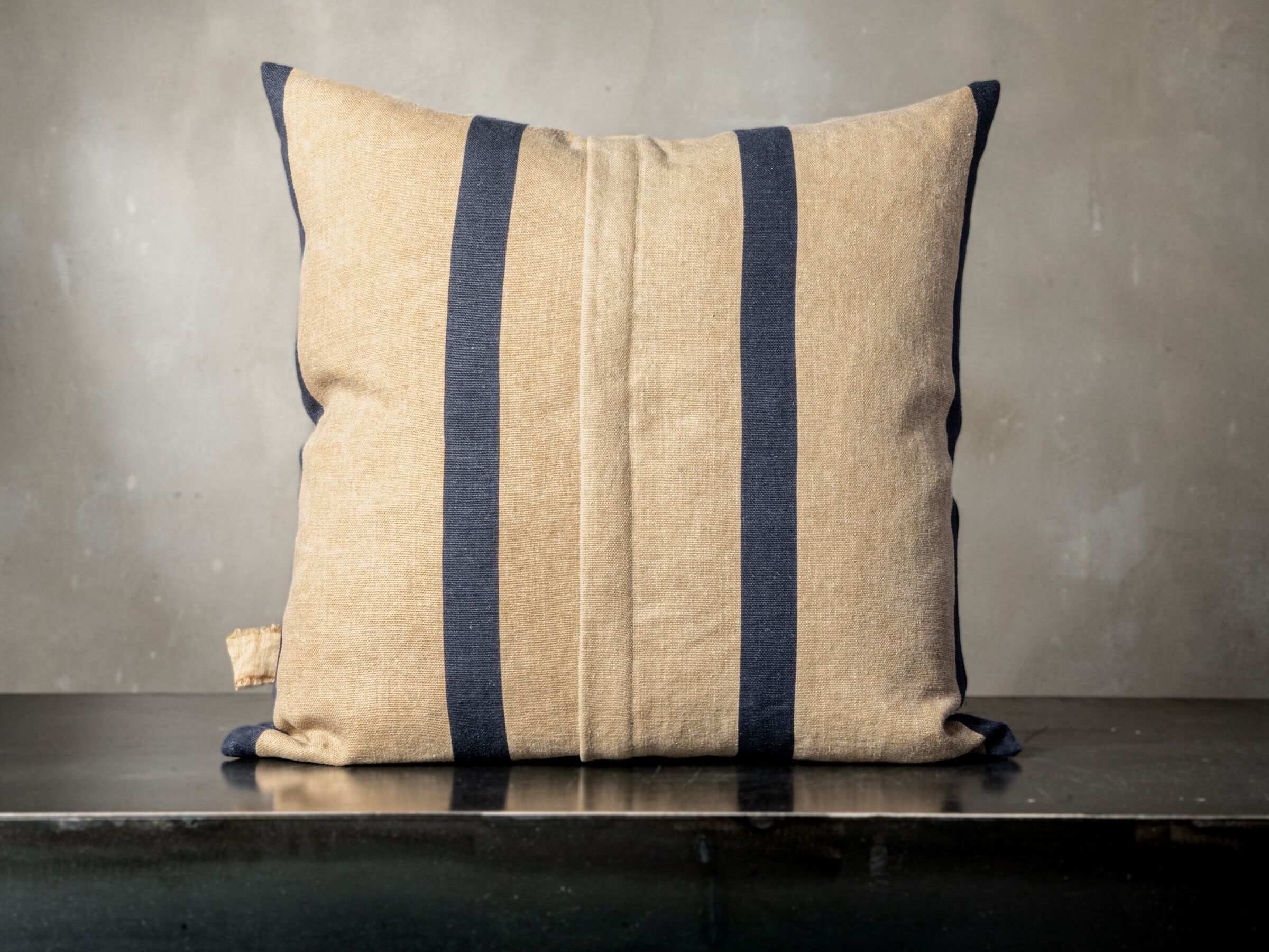 Квадратная льняная подушка The House of Lyria ORTIE ARCH-00132473 - Вид №1