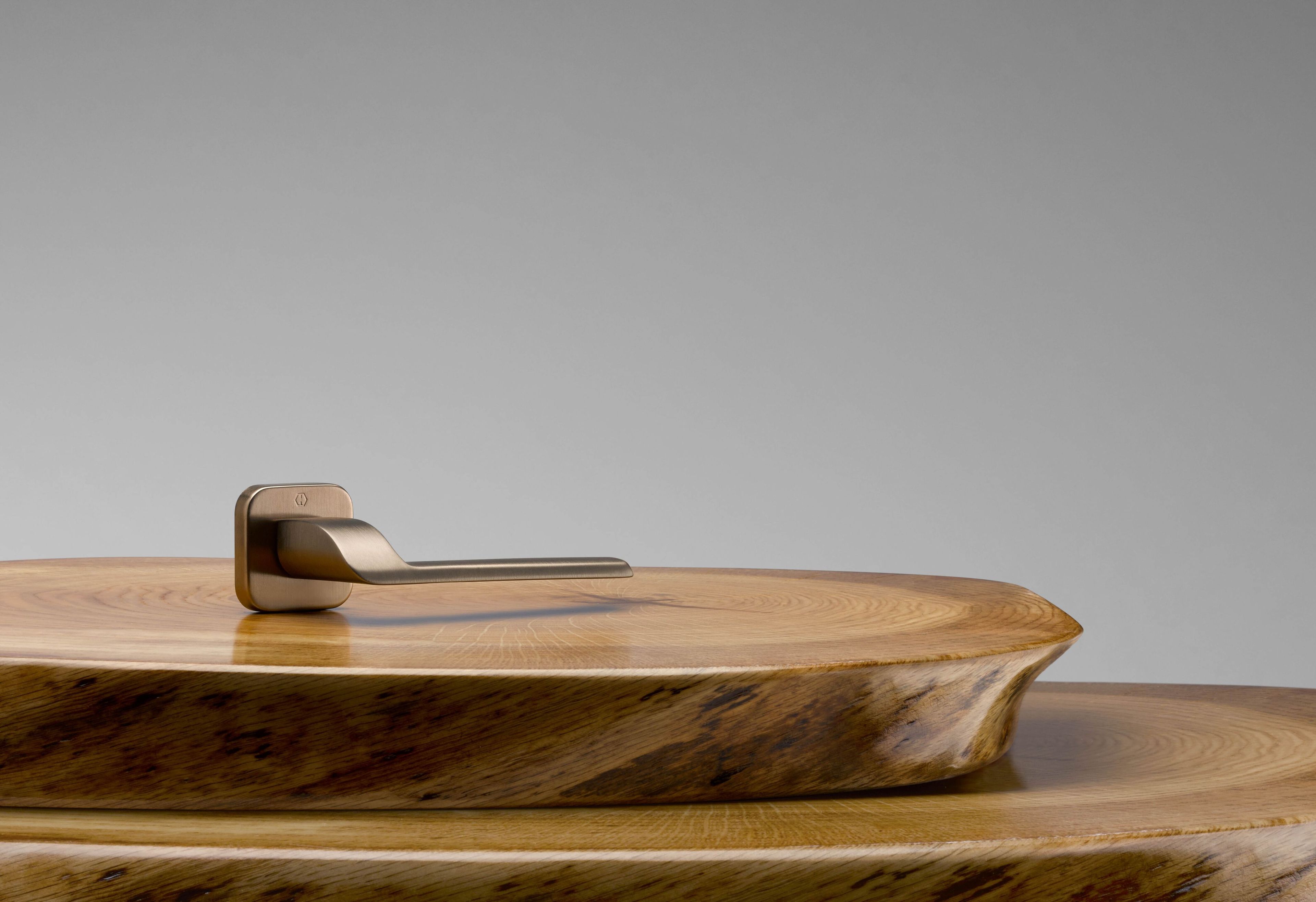 Латунная ручка на розетке HOPPE Венеция ARCH-00017033 - Вид №1