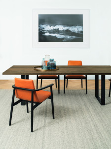 Прямоугольный обеденный стол из массива дерева