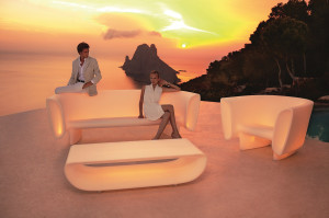 Низкий садовый столик