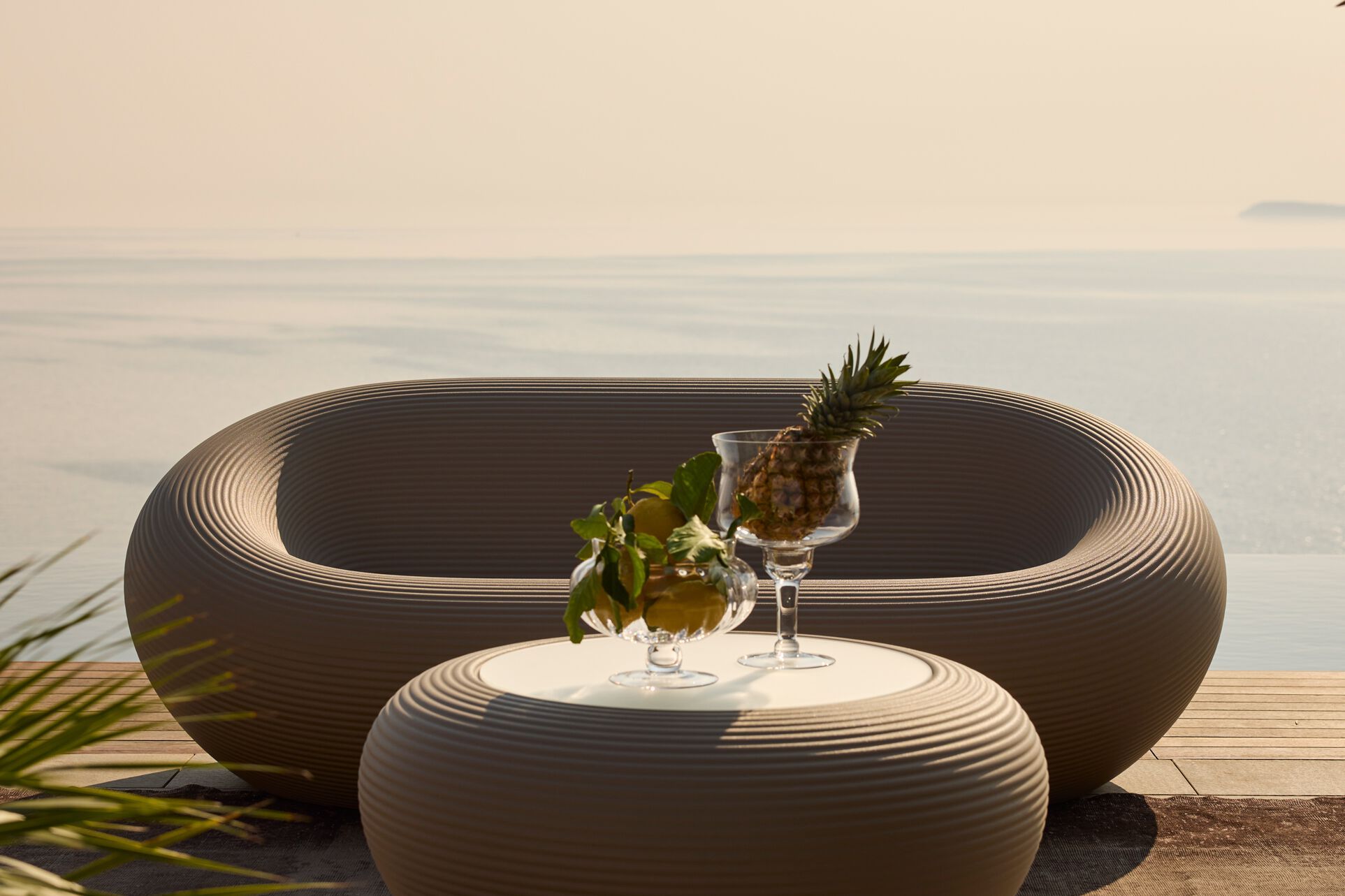 Полиэтиленовый садовый диван Qeeboo нами ARCH-00148917 - Вид №3