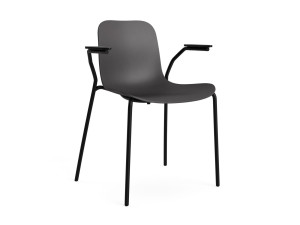 Пластиковый стул с подлокотниками