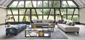 Прямоугольная консоль из стали и стекла