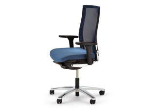 Офисное кресло с колесами и подлокотниками с 5 спицами