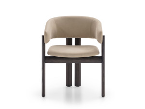 Кожаный стул с подлокотниками