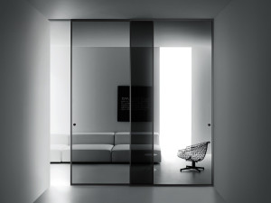 Стеклянная дверь