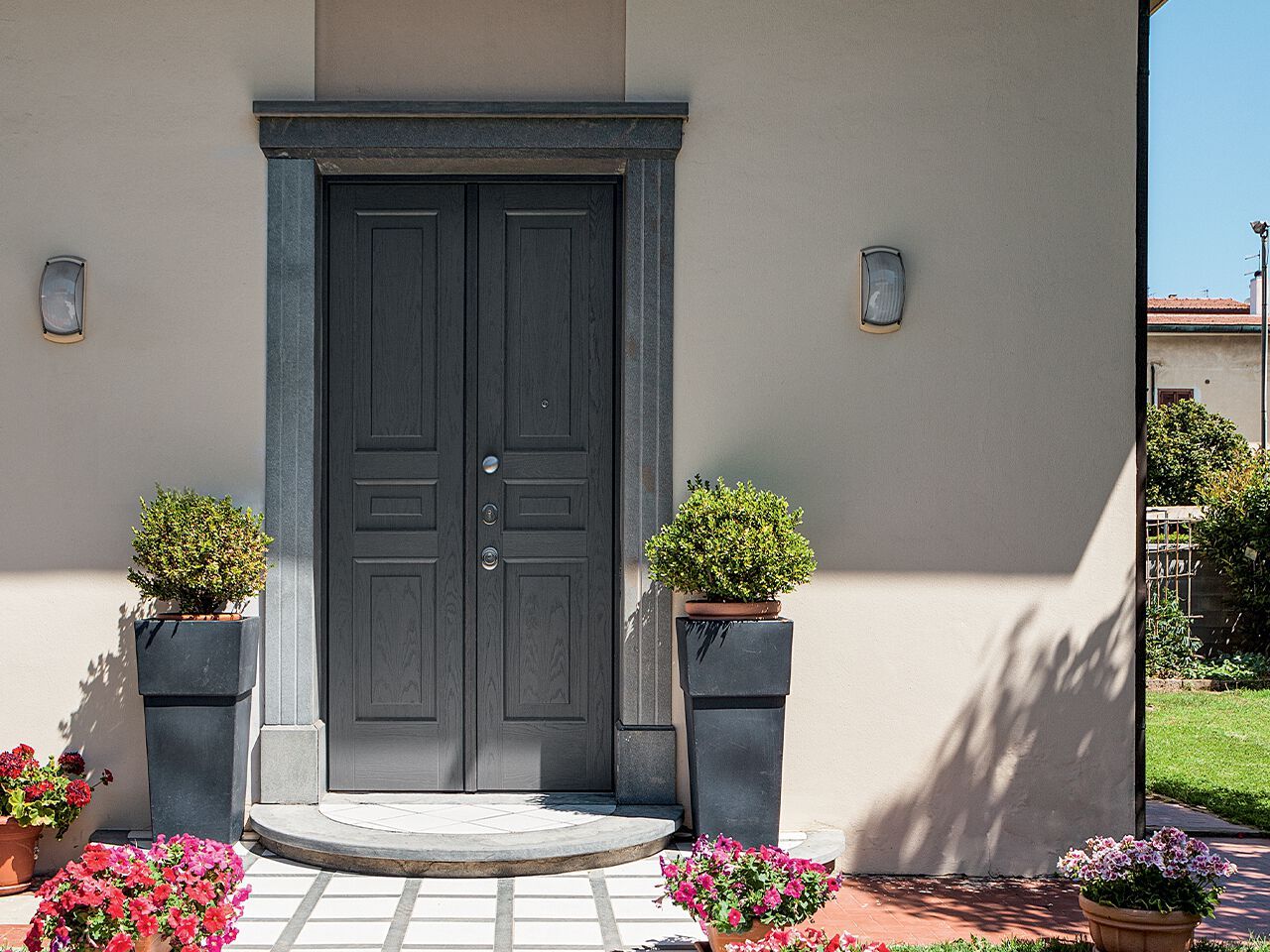 Бронированная входная дверь с открытыми петлями Oikos Evolution ARCH-00111490