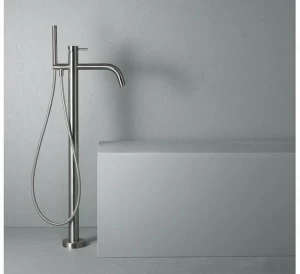Quadrodesign Смеситель для ванны напольный Source