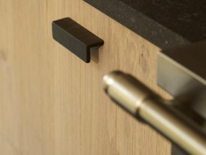 Железная мебельная ручка