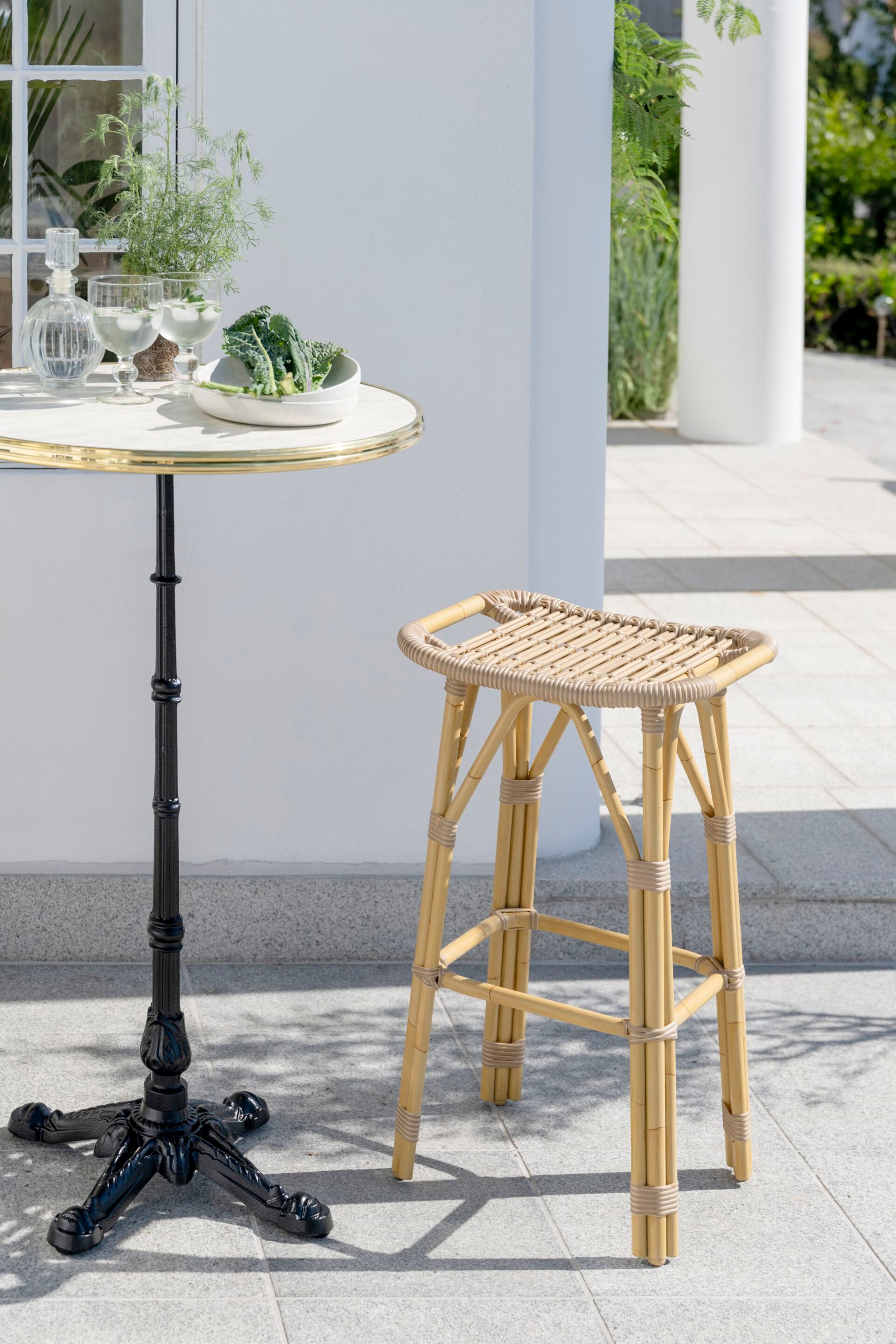 Высокий садовый стол из мрамора и чугуна Sika Design Alu Affäire ARCH-00037201 - Вид №1