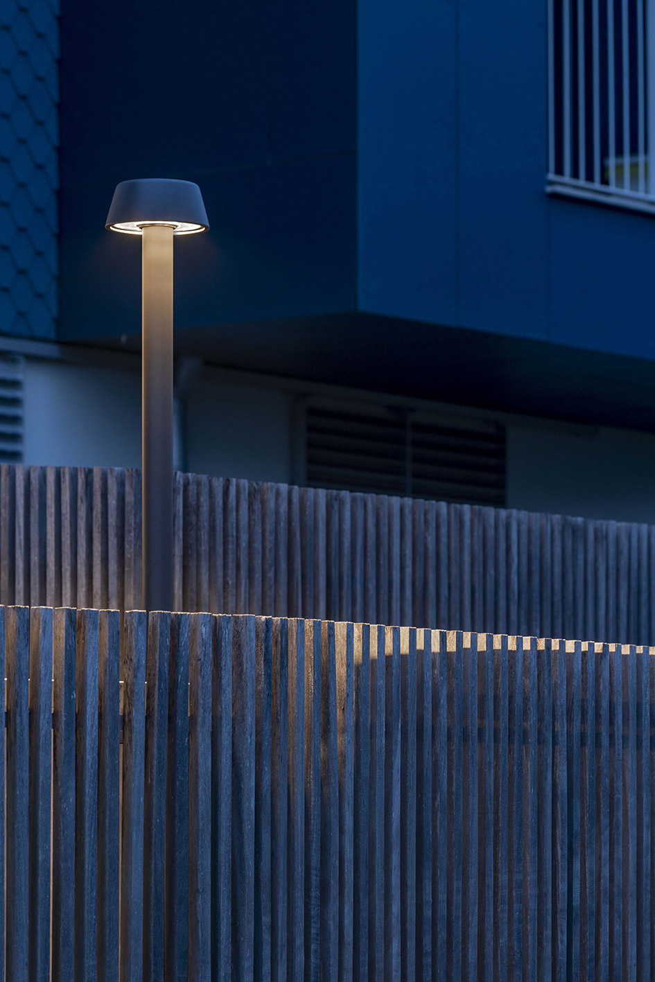 2000119 Уличное освещение  Platek FONT su palo  FONT - 4 LED 3000K 180° Street optic  - Вид №3