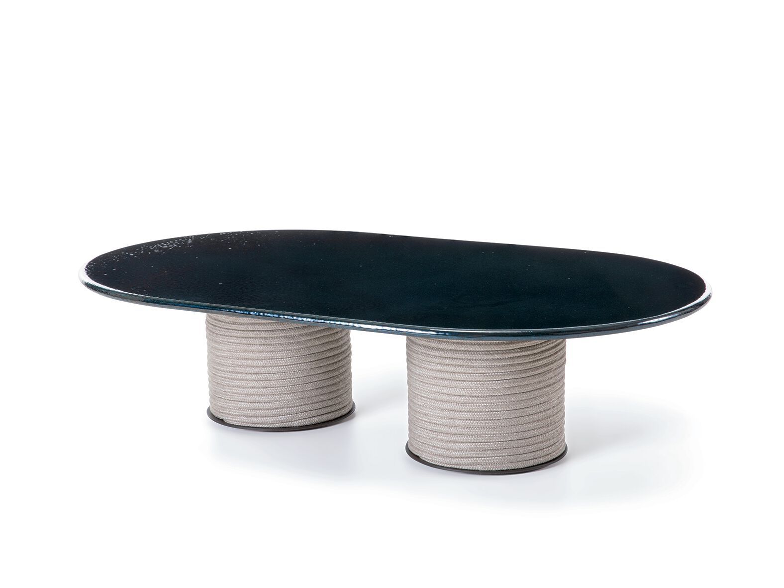 Овальный журнальный столик из эмалированного лавового камня Ethimo патио ARCH-00095664