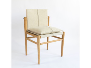 Стул с кожаной обивкой