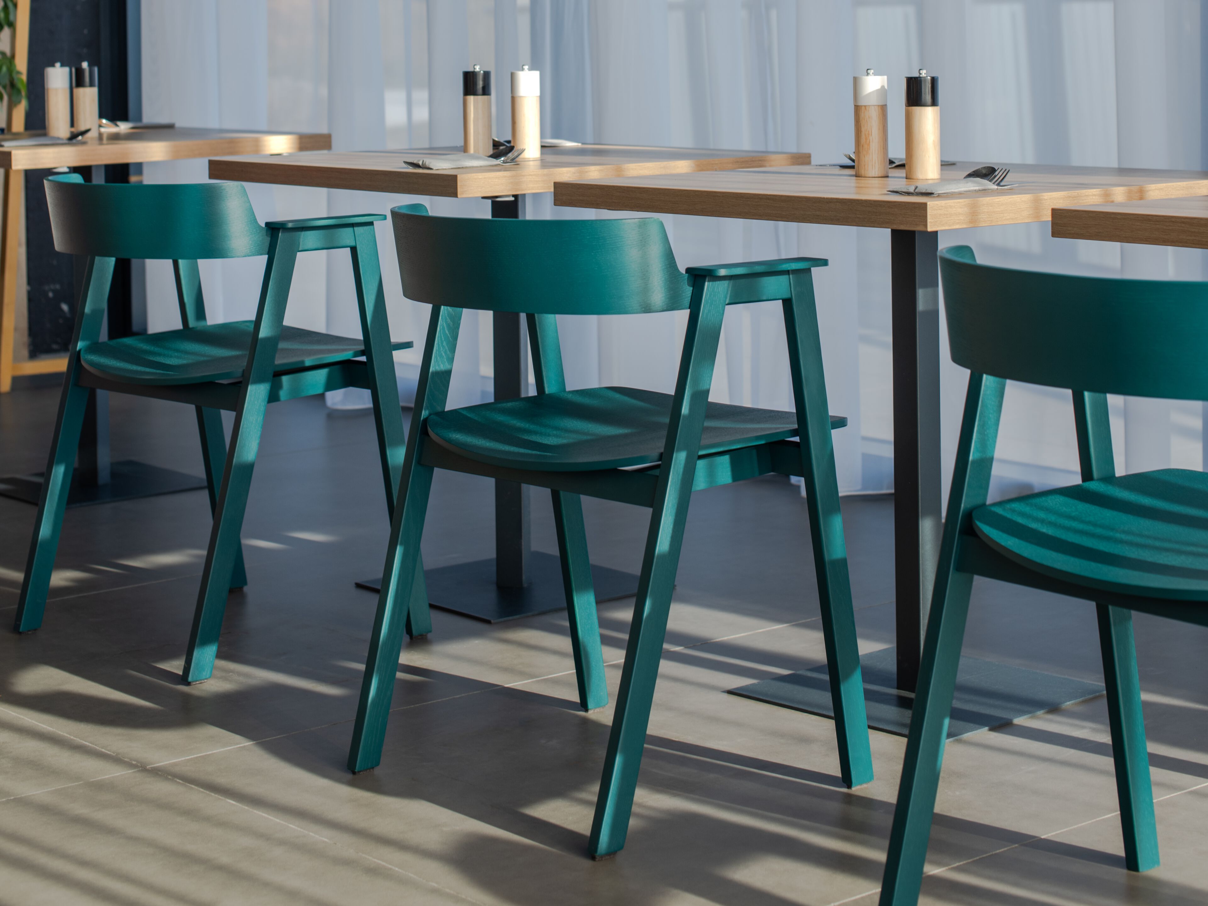 Стул из лакированного дуба с подлокотниками Gazzda FLIP ARCH-00109869 - Вид №9