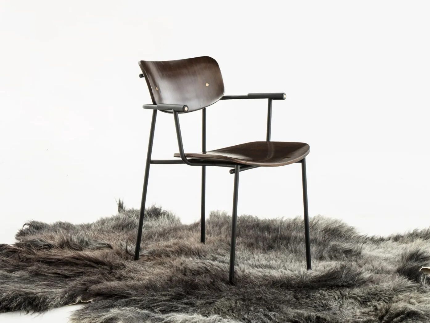 Деревянный стул с подлокотниками KVN Design Furniture Nomadic ARCH-00141581