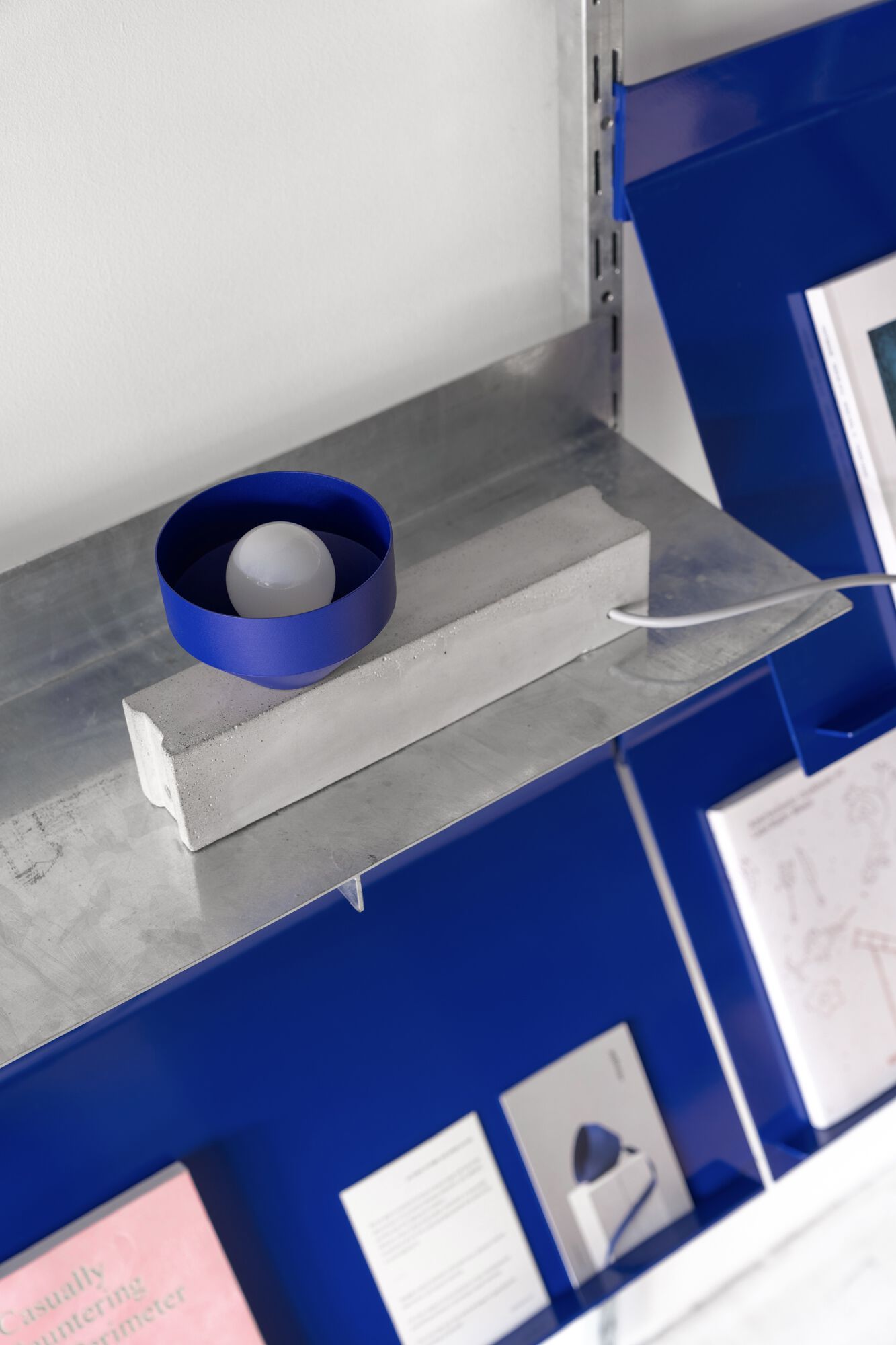 Настенный / настольный светильник из стали с порошковым покрытием и цемента +kouple блок ARCH-00141549 - Вид №17