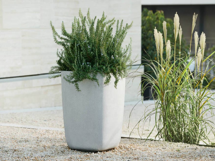 Бетонный высокий садовый горшок SWISSPEARL Softline ARCH-00049338