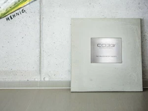 CO33 Декоративное бетонное панно с посвящением