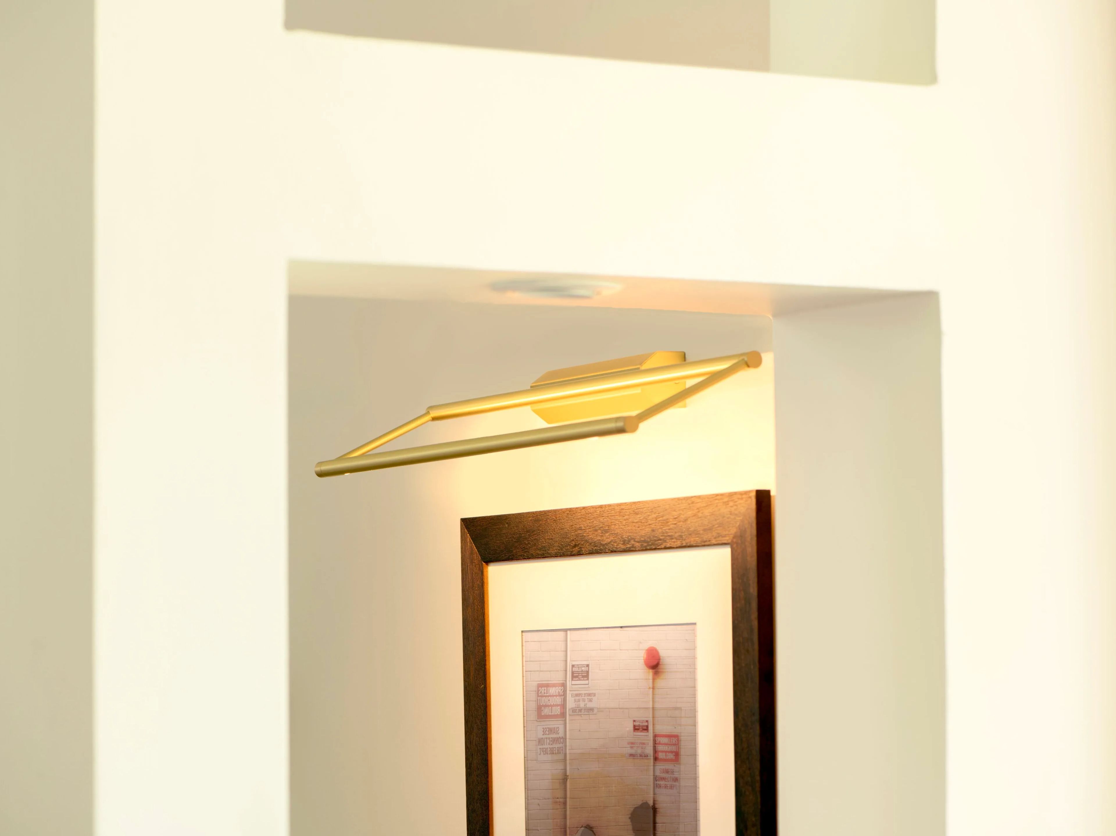 Регулируемая латунная светодиодная настенная лампа CVL Luminaires ссылка ARCH-00121658 - Вид №6
