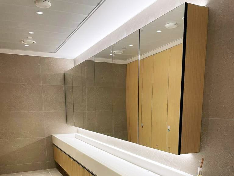 Многофункциональный диспенсер для умывальника Stern Behind The mirror ARCH-00053501