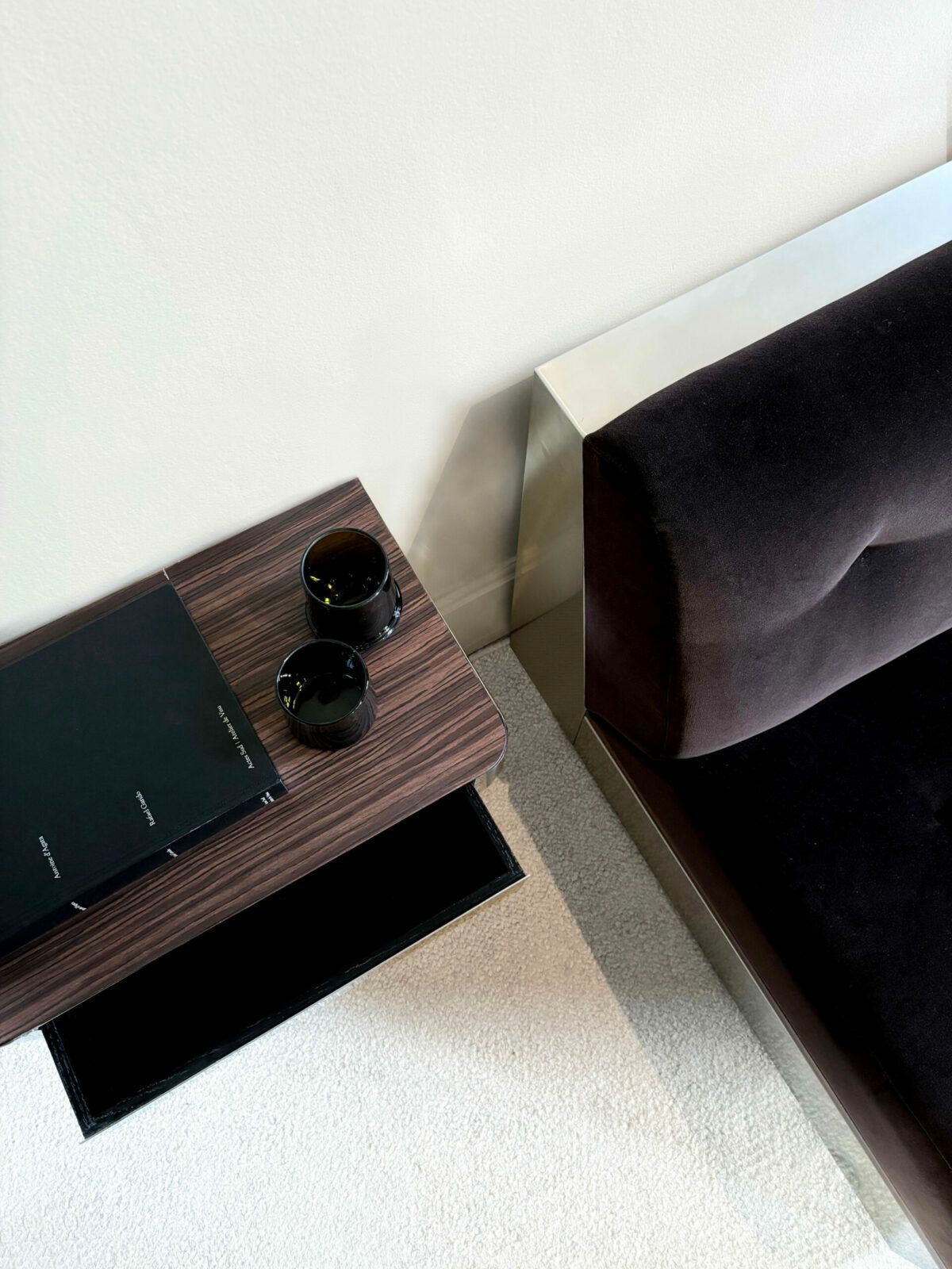 Подвесная тумбочка из розового дерева с ящиками RED EDITION JUDD ARCH-00007658 - Вид №1