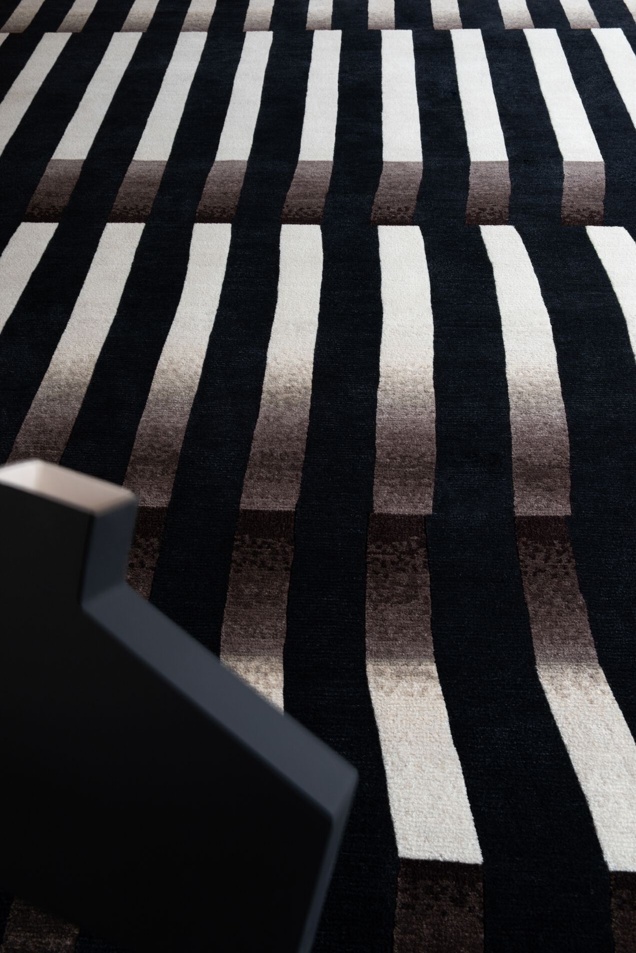 Прямоугольный шерстяной ковер ручной работы Tapis Rouge космический обман ARCH-00144566 - Вид №2