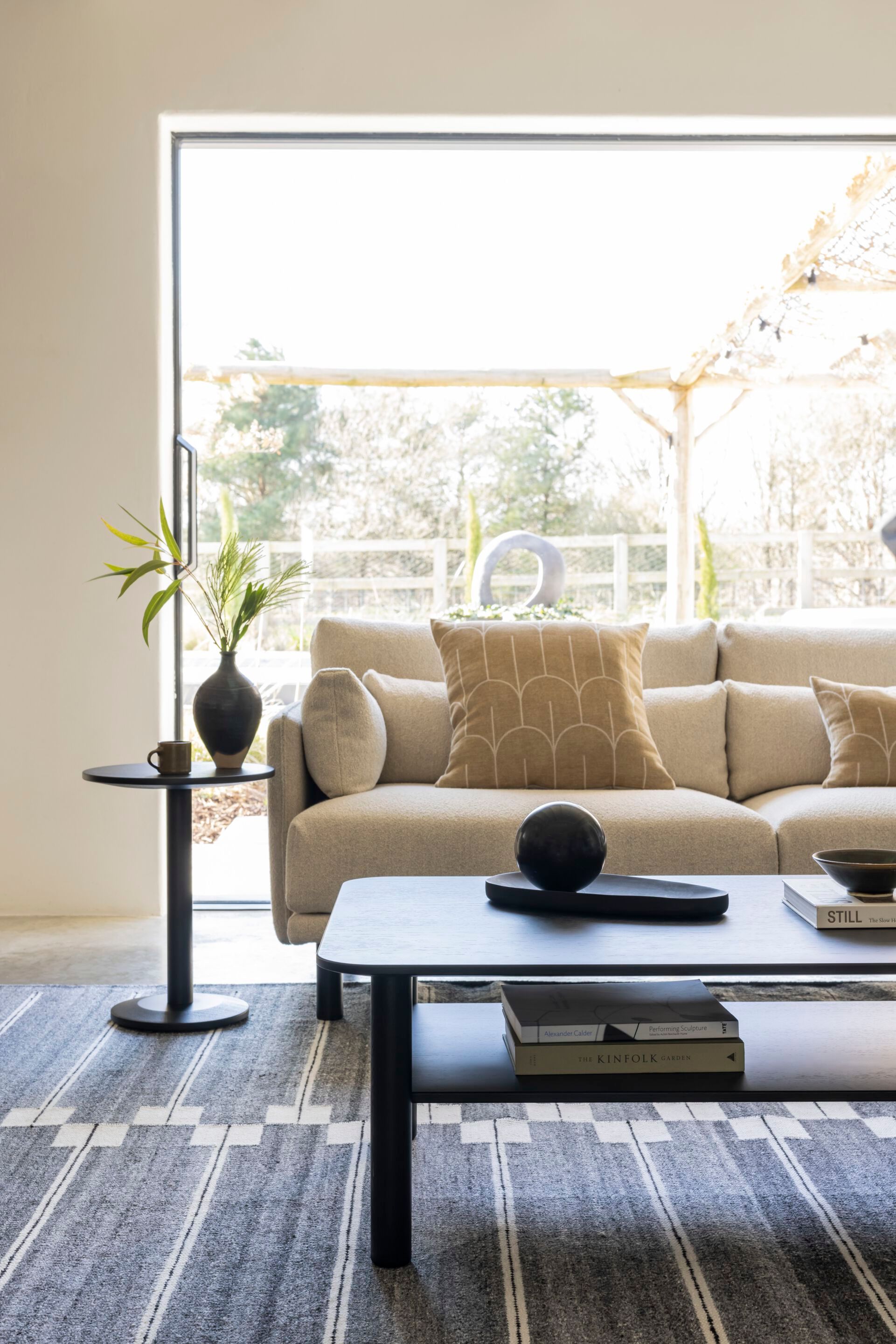 Прямоугольный ковер из переработанного ПЭТ с геометрическим рисунком Case SPINE ARCH-00140083 - Вид №5