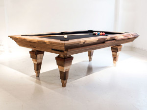 Деревянный прямоугольный бильярдный стол