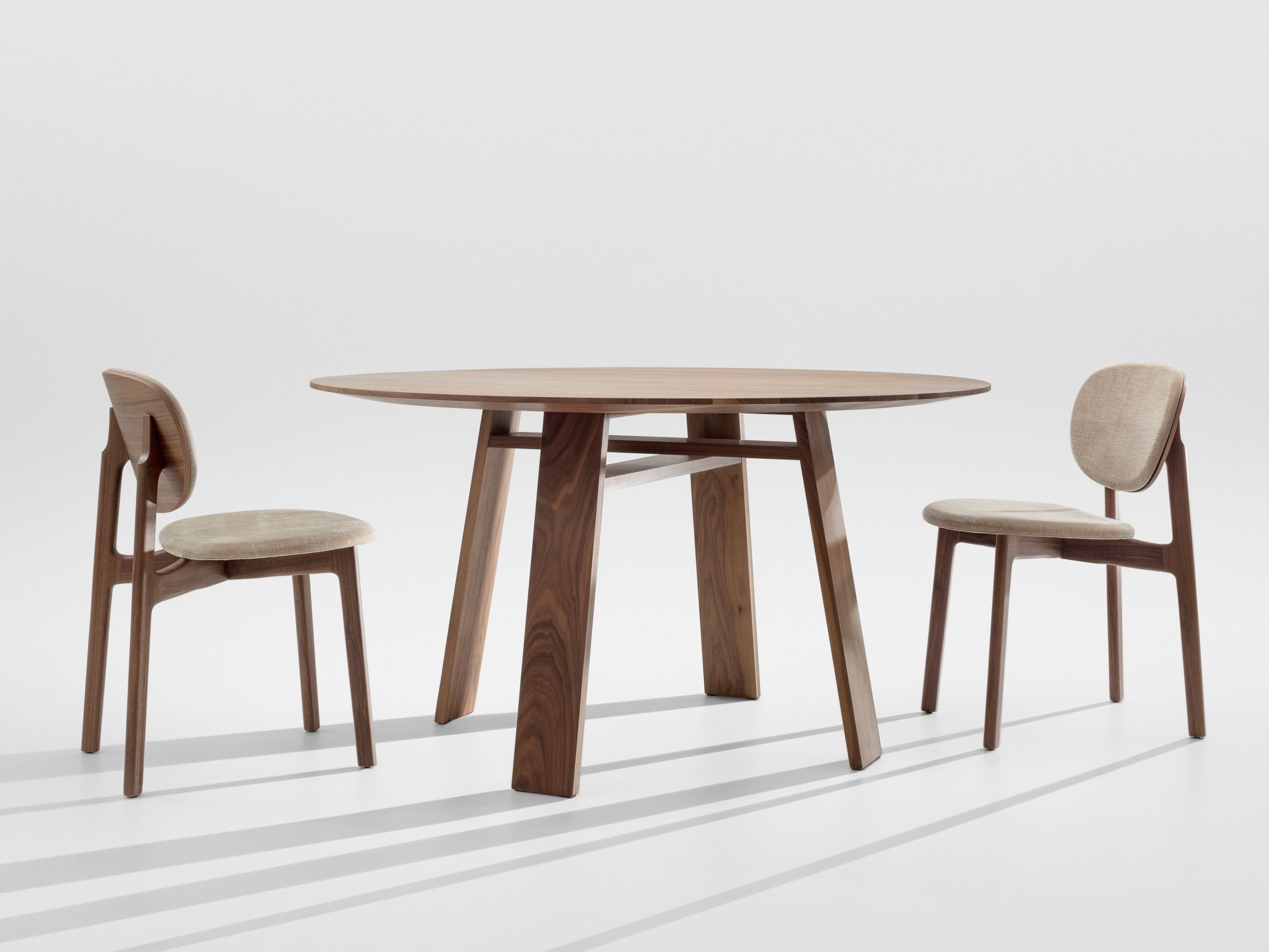 Круглый деревянный стол ZEITRAUM Bondt ARCH-00077267 - Вид №1