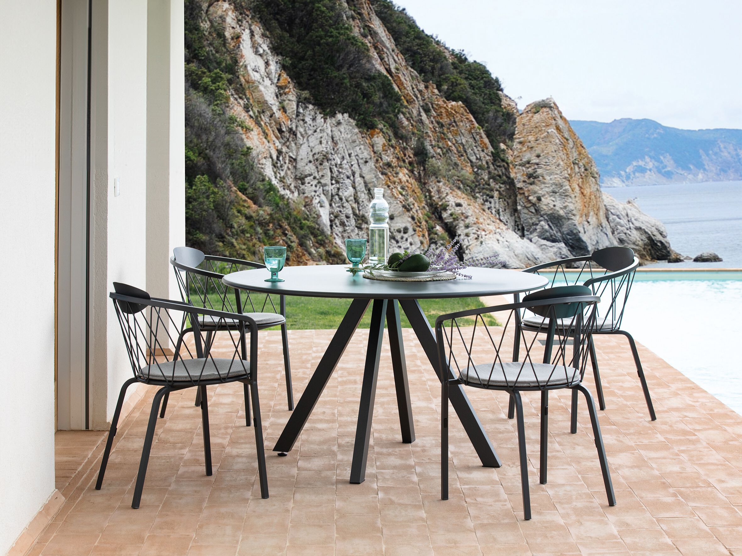 Металлический штабелируемый садовый стул с подлокотниками Vermobil Daisy ARCH-00025999 - Вид №3