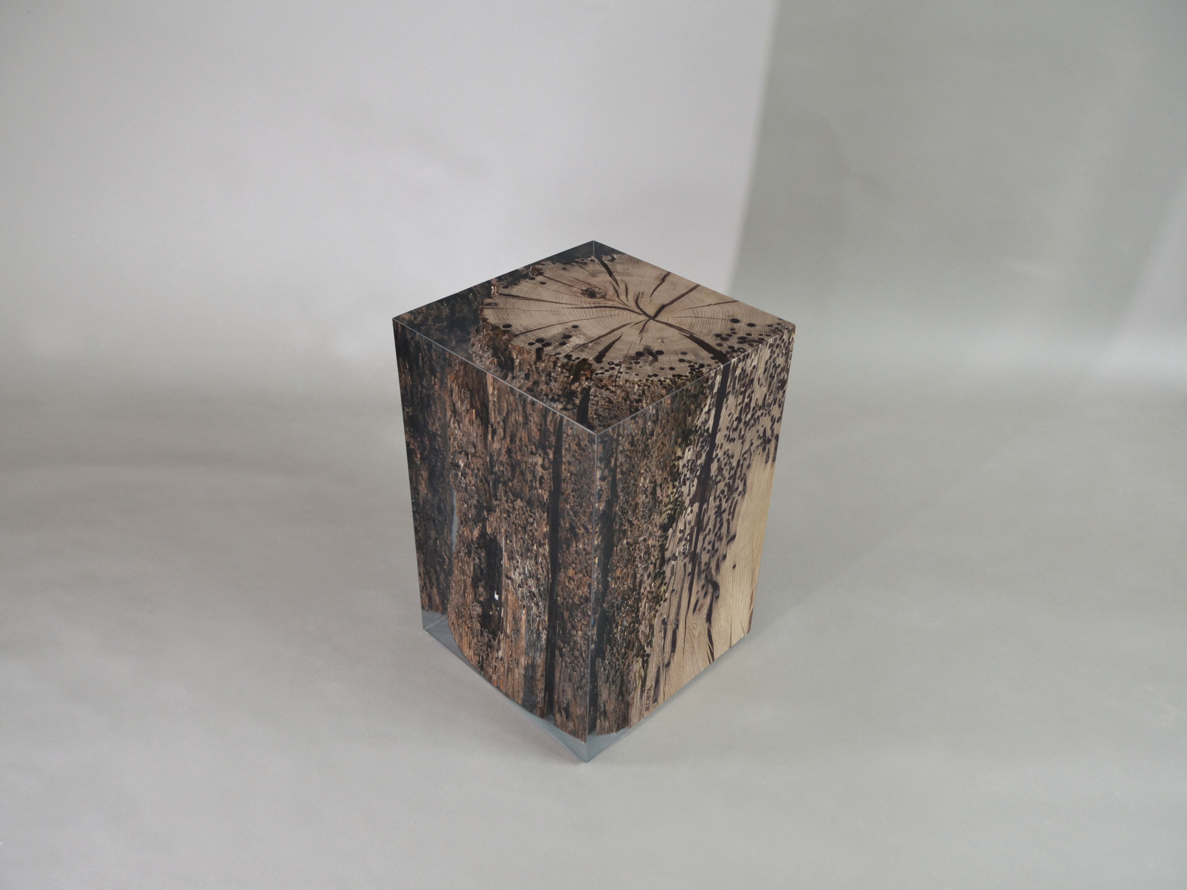 Табурет / журнальный столик из дуба и смолы alcarol Bricola ARCH-00047970 - Вид №3