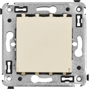 Розетка встраиваемая DKC Avanti с заземлением с крышкой и шторками цвет ванильная дымка