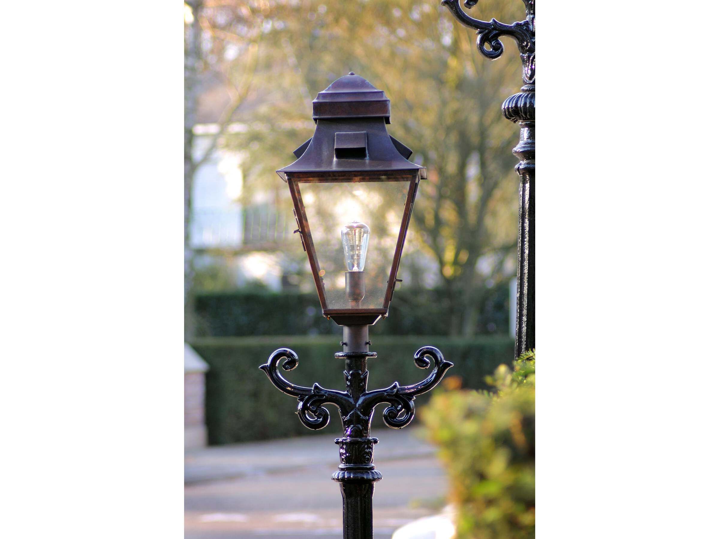 Латунный уличный фонарь Authentage Lighting Gracieuze ARCH-00149248