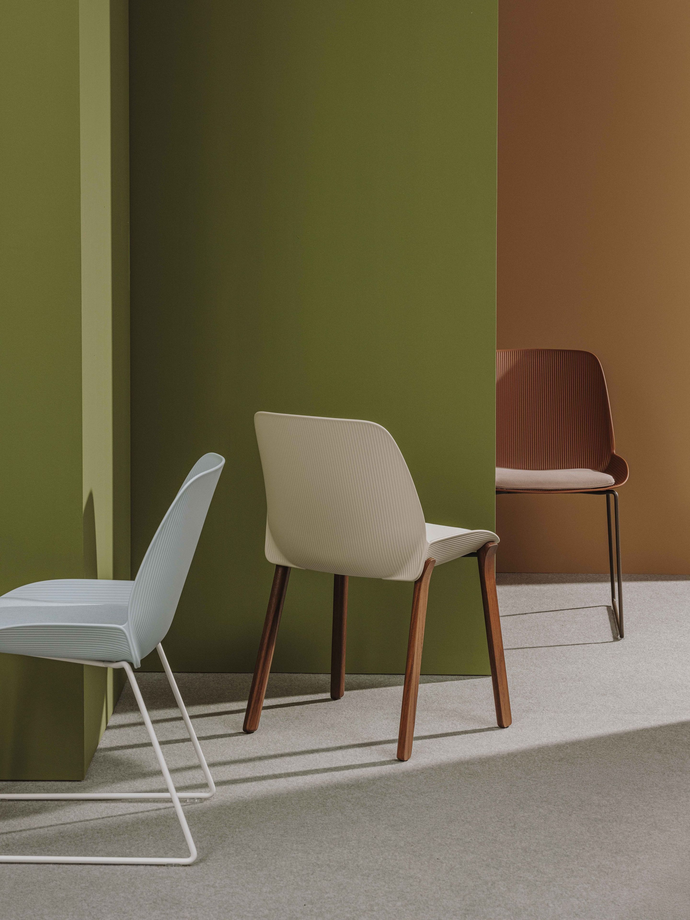 Полимерное садовое кресло со встроенной подушкой Andreu World Nuez Outdoor ARCH-00090685 - Вид №2