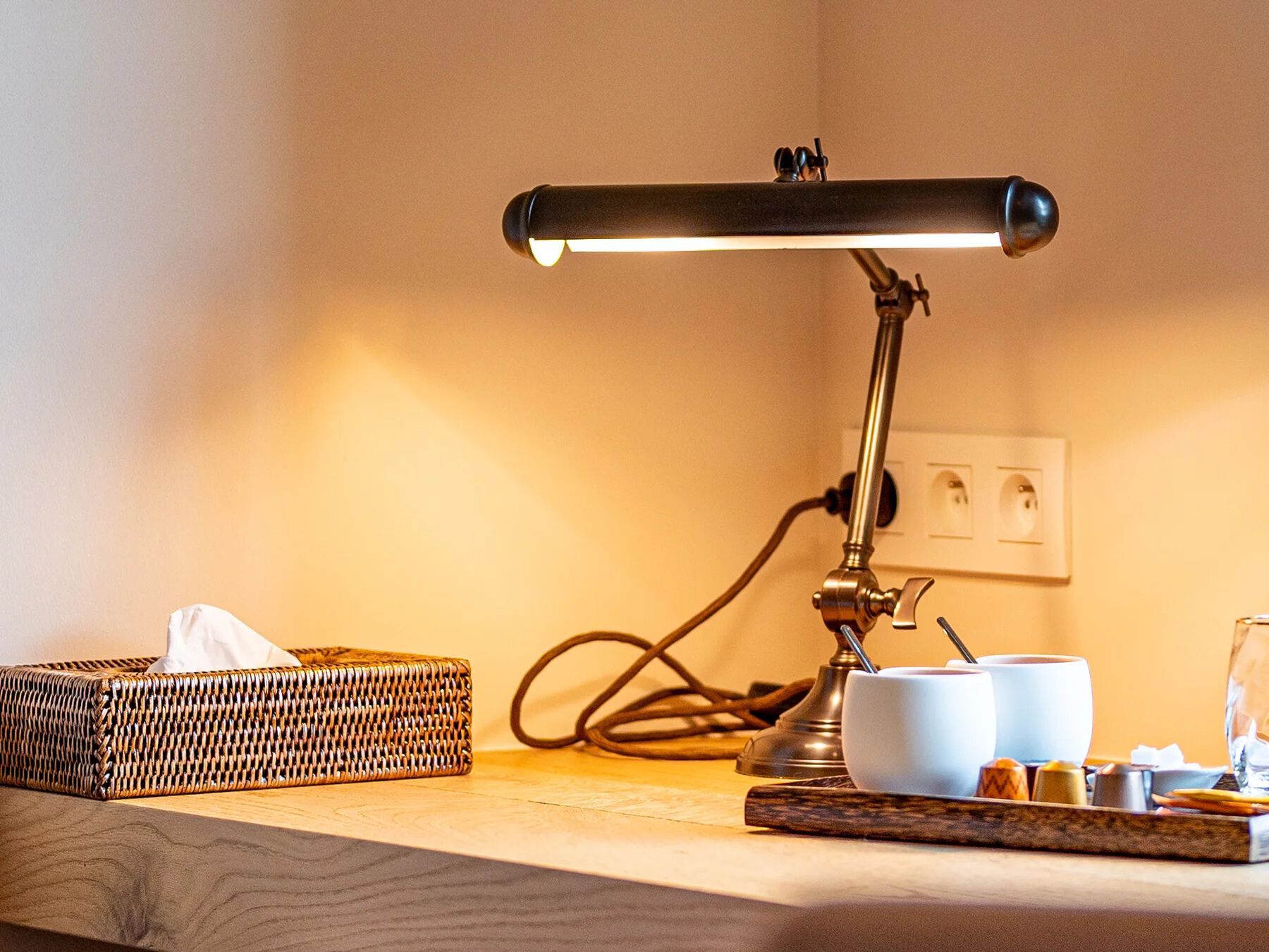 Регулируемая латунная светодиодная настольная лампа Authentage Lighting Rubens ARCH-00126769 - Вид №1