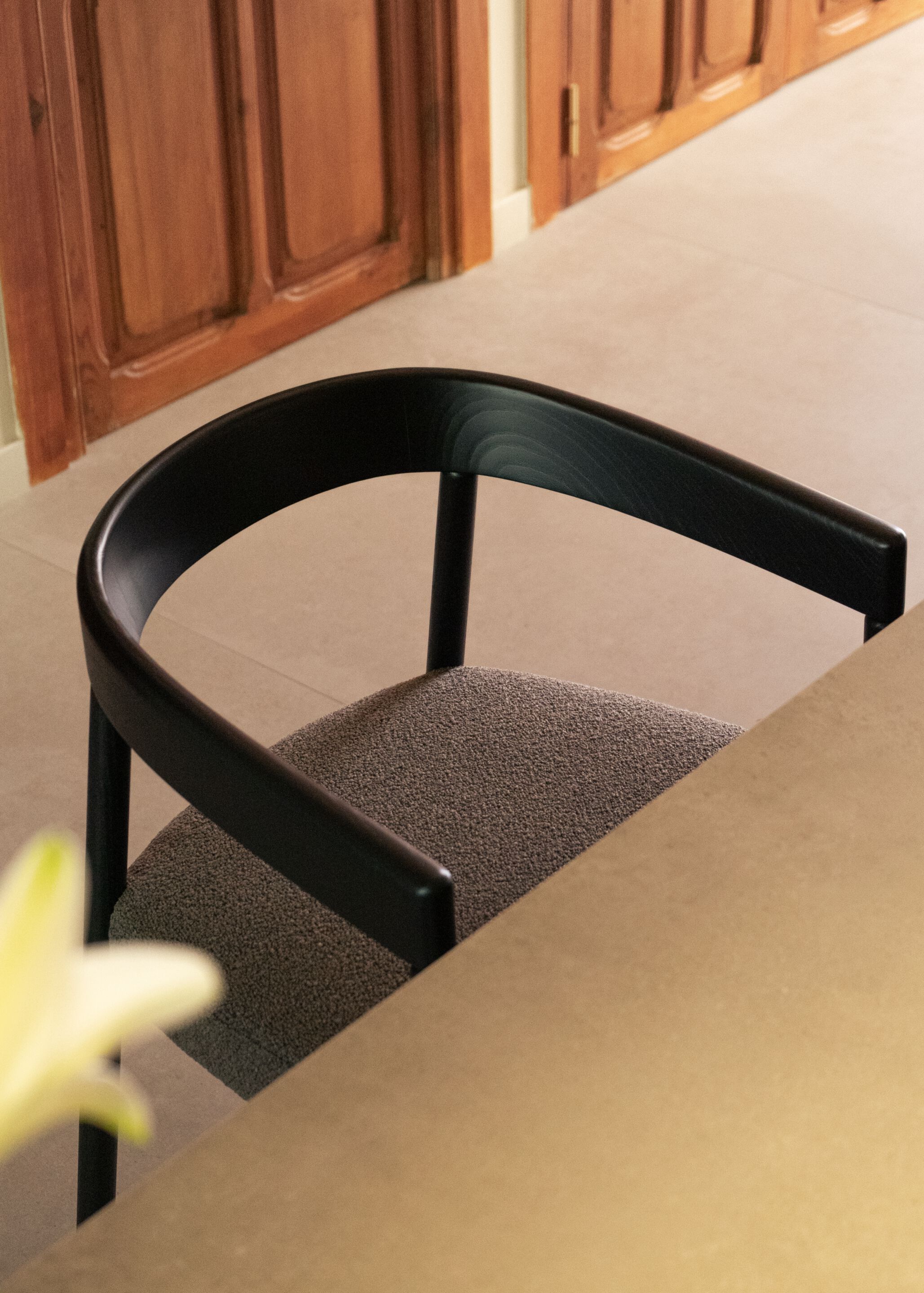 Деревянный стул с мягким сиденьем Omelette Editions Nua ARCH-00009312 - Вид №7