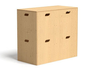 Высокий деревянный стул