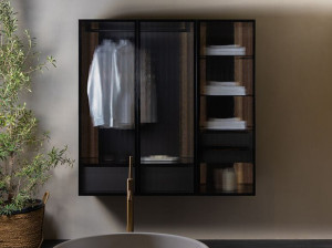 Деревянный шкаф для ванной комнаты со стеклянными дверцами