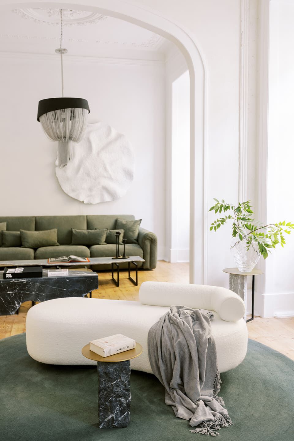 Круглый журнальный столик из черного мрамора Marquina Greenapple AIRE ARCH-00075831 - Вид №6