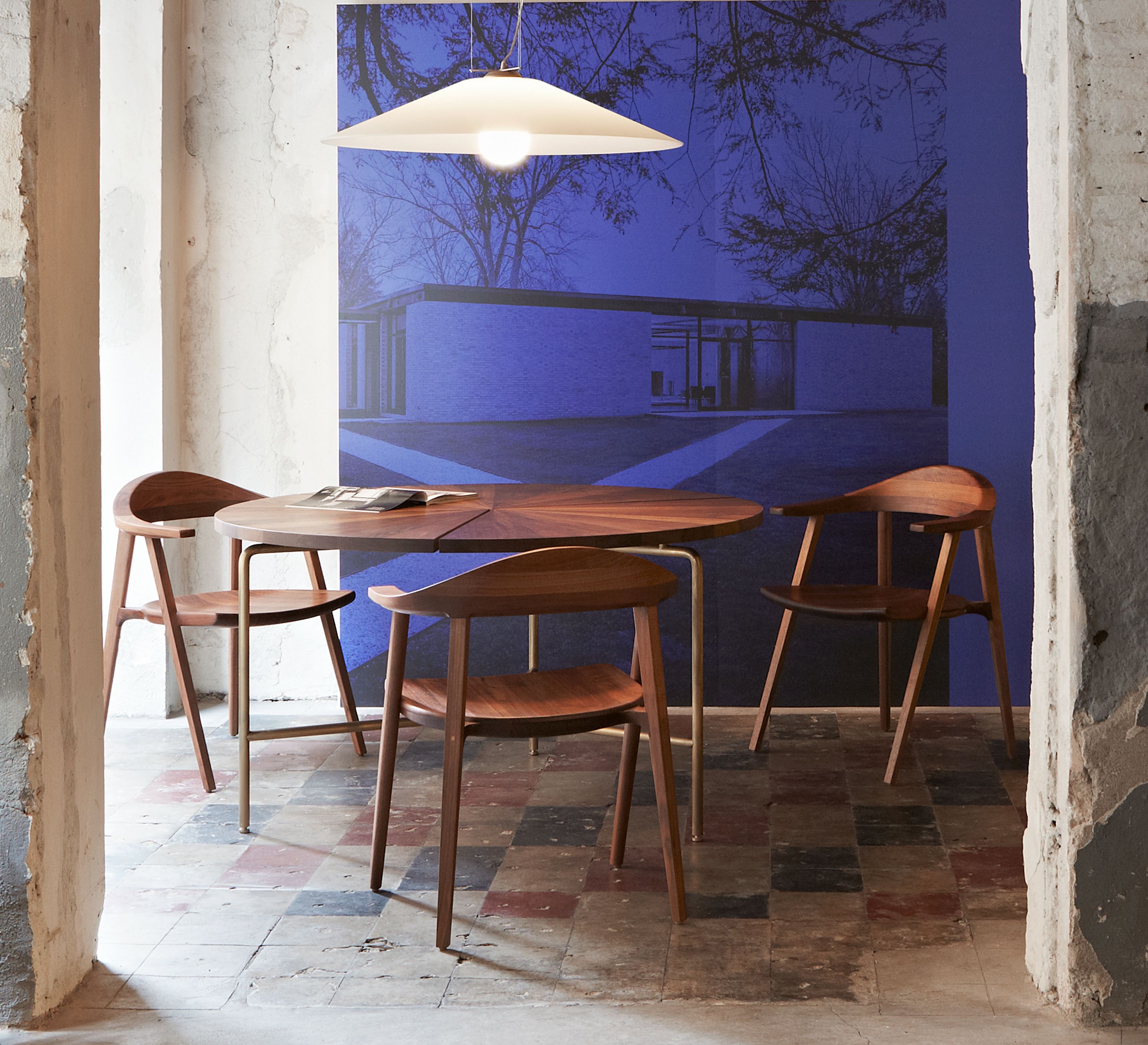 Стул из массива дерева с подлокотниками BassamFellows ARCH-00143399 - Вид №1